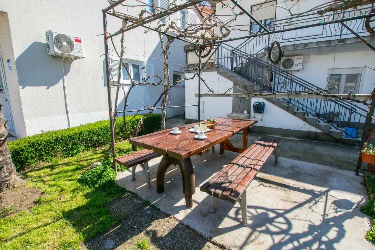 Apartments Guido Close From The Beach Pjescana Uvala 0*,