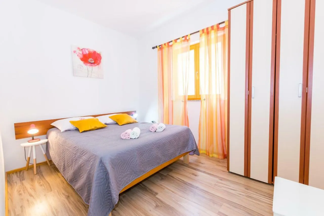 Apartments Guido Close From The Beach Pjescana Uvala 0*,  Croacia