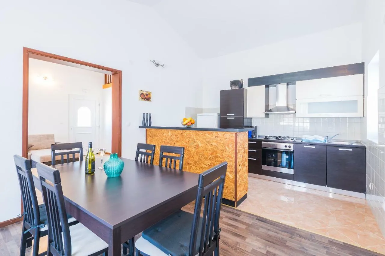 Apartments Guido Close From The Beach Pjescana Uvala 0*,  Croacia
